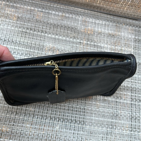 COACH BLACK LEATHER VINTAGE COSMETIC CASE BAG - Picture 10 of 12